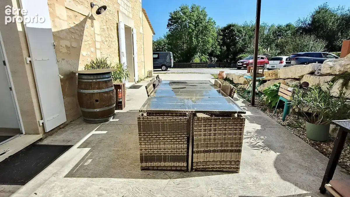 Blaye centre à pied   Maison en pierre   Jardin 1 212 m2 sans vis-à-vis   DPE C - photo 6