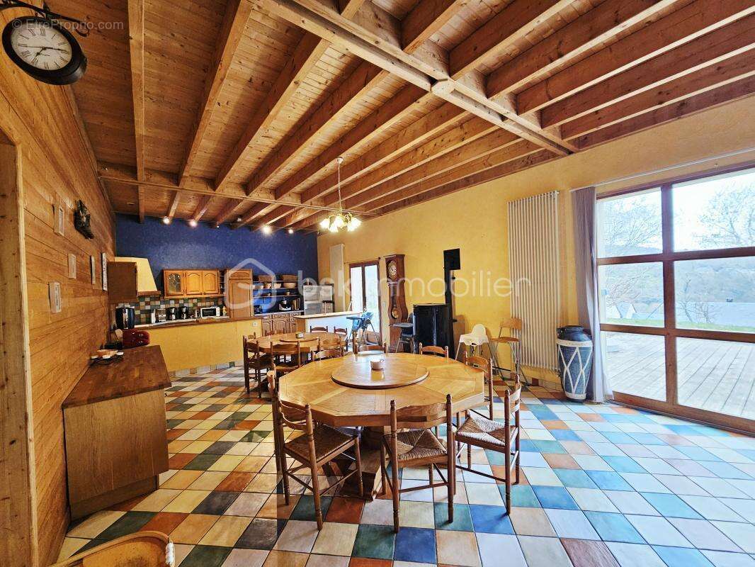 Maison à BESSE-ET-SAINT-ANASTAISE