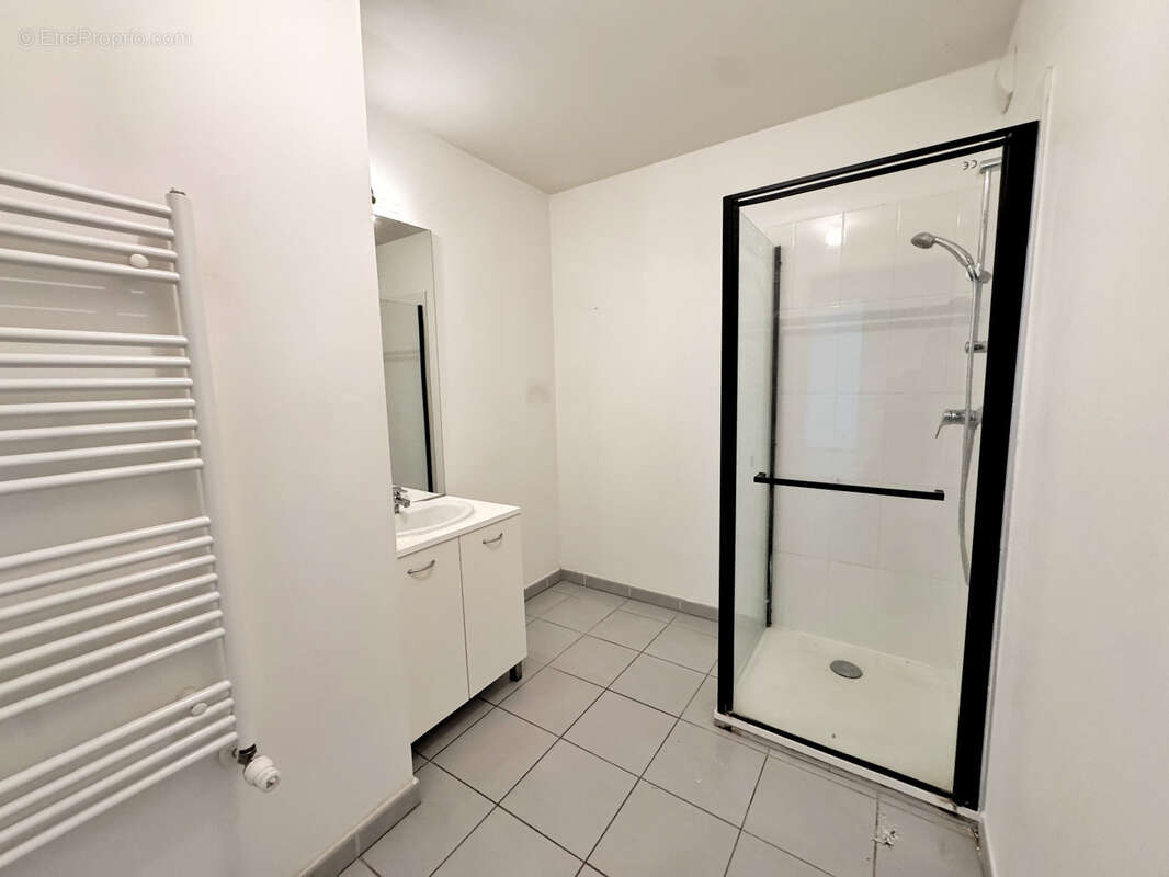 Appartement à PIERRE-BENITE