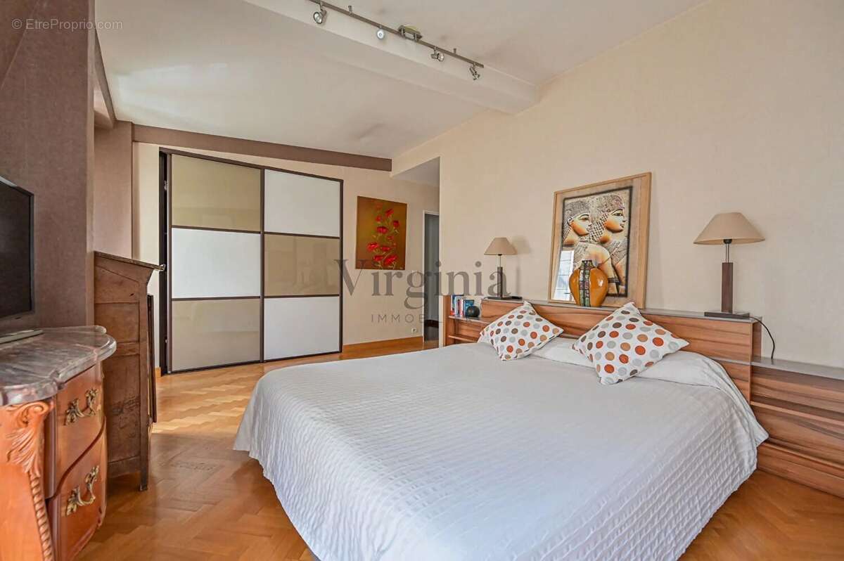 Appartement à CHARENTON-LE-PONT