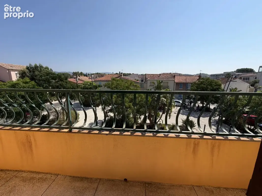 La londe coeur de ville au calme - photo 7
