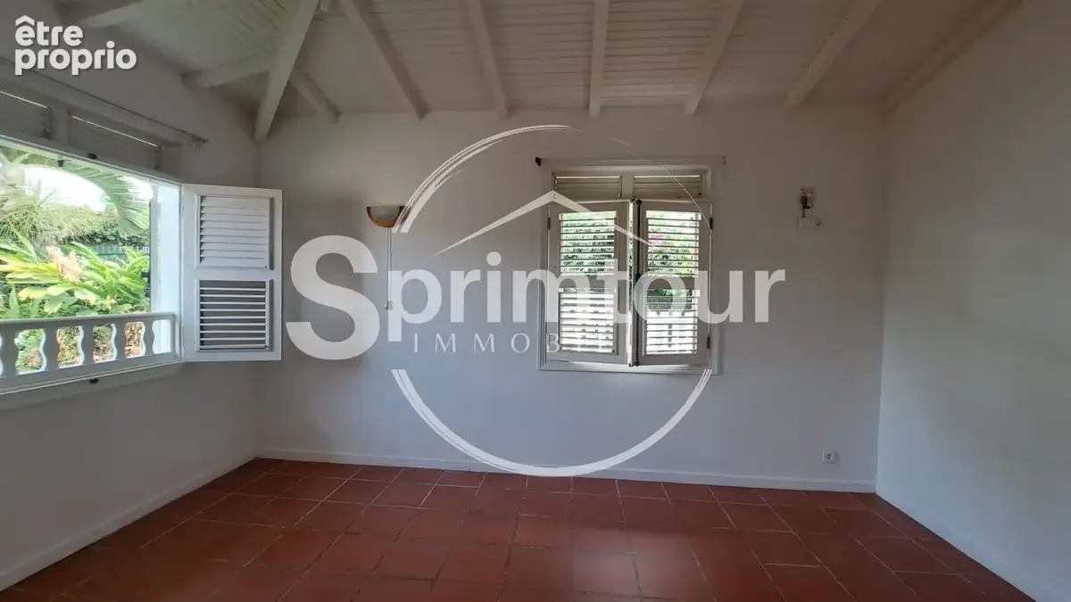 SAINT-CLAUDE-Villa T4 avec jardin, terrasse vue mer et studio indépendant + double garage - photo 15