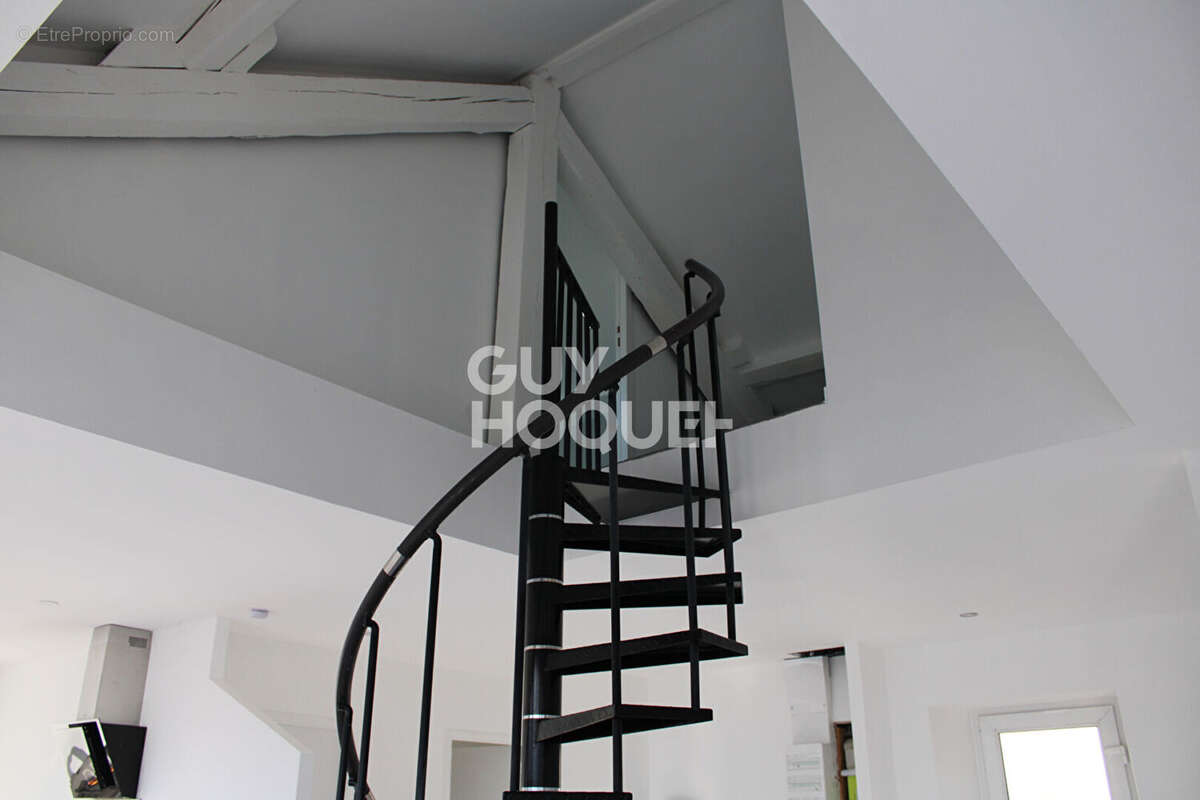 Maison à CELLES-SUR-DUROLLE