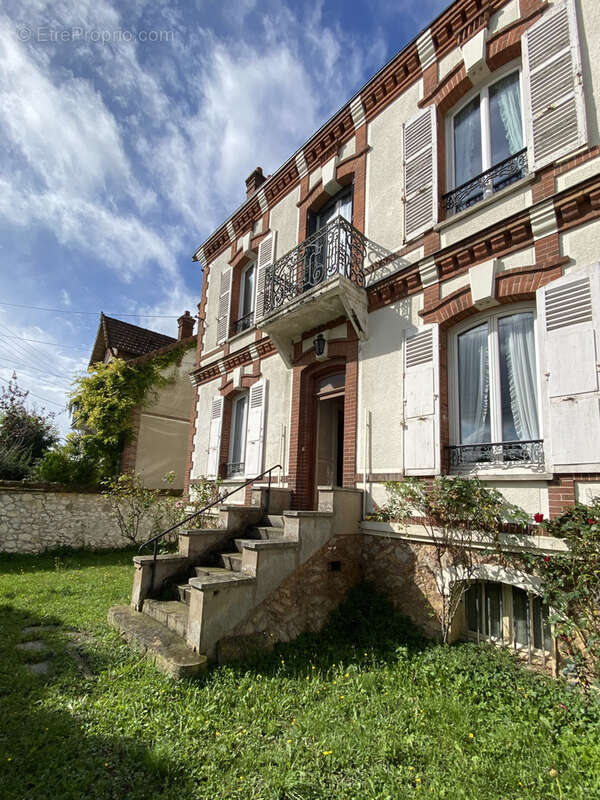 Maison à MONTEREAU-FAULT-YONNE