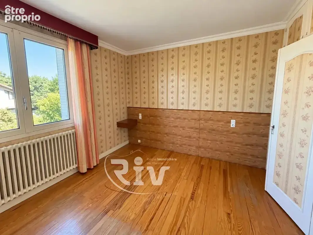 Maison familiale d’environ 120 m² avec grand garage, dépendances et terrain – COUR-ET-BUIS - photo 7