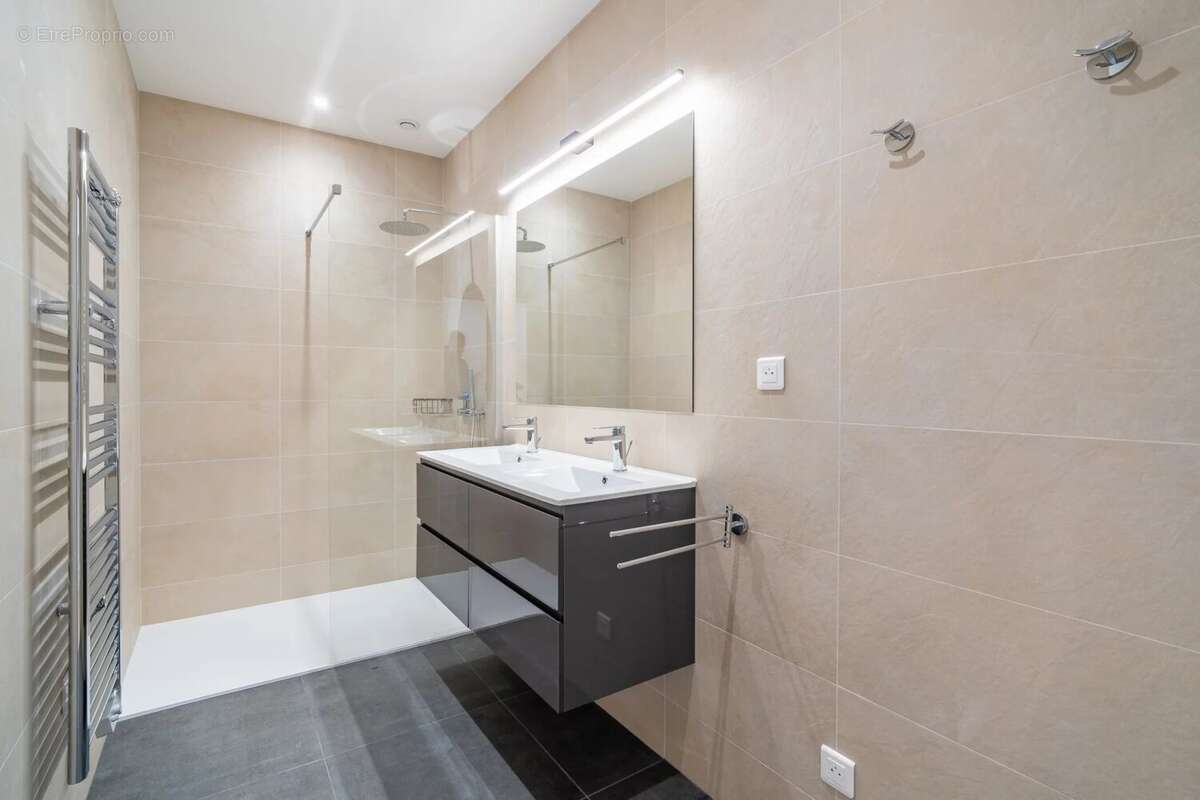 Appartement à SURESNES