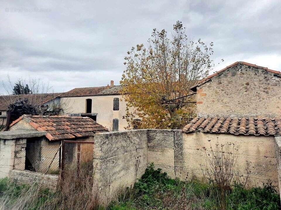 Commerce à CAMARET-SUR-AIGUES