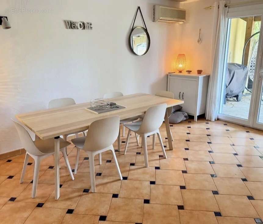 Appartement à ROQUEBRUNE-SUR-ARGENS