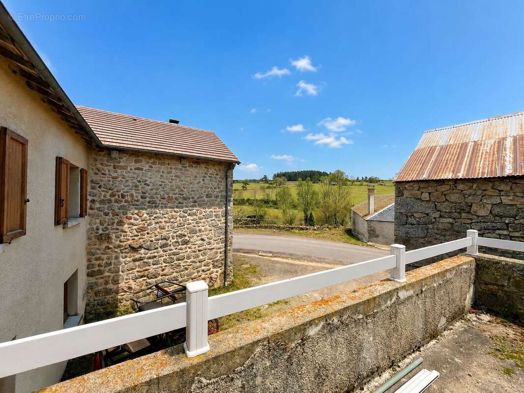 Maison 159 m² à Sainte-Eulalie  - photo 6