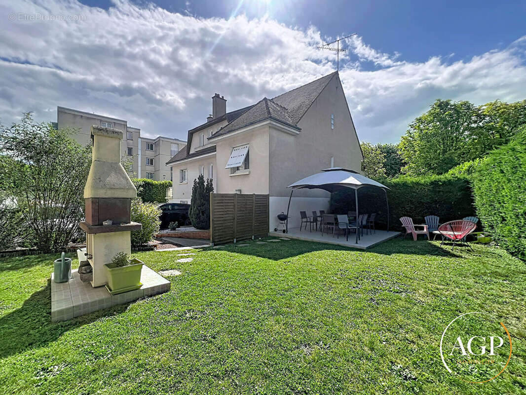 Maison à NEUVILLE-AUX-BOIS