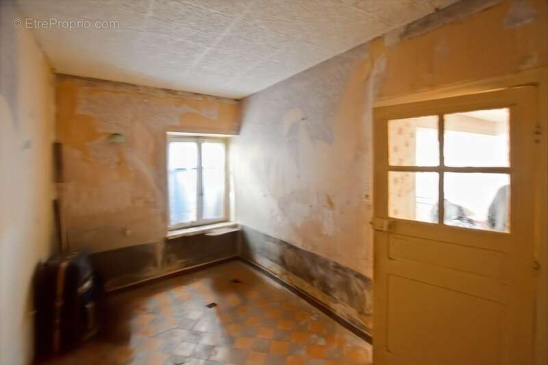 Ancienne ferme de 87 m2 à rénover avec dépendances à Collonge la Madeleine (71) - photo 12