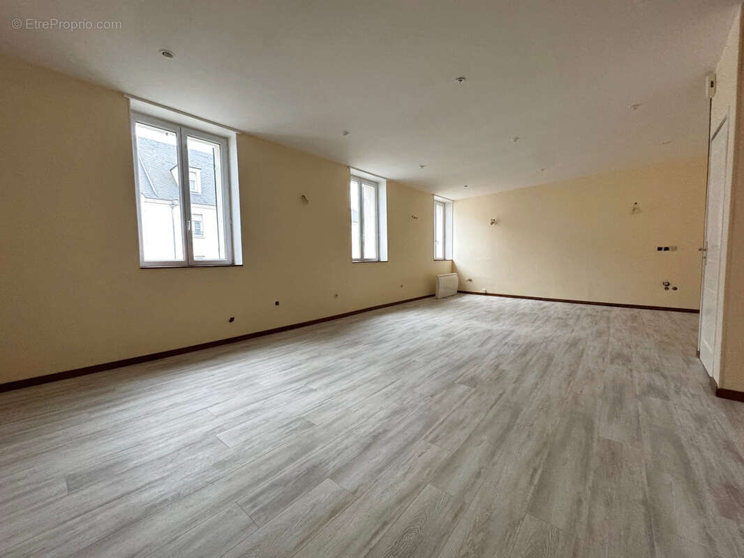 Appartement à LA CHAPELLE-EN-SERVAL