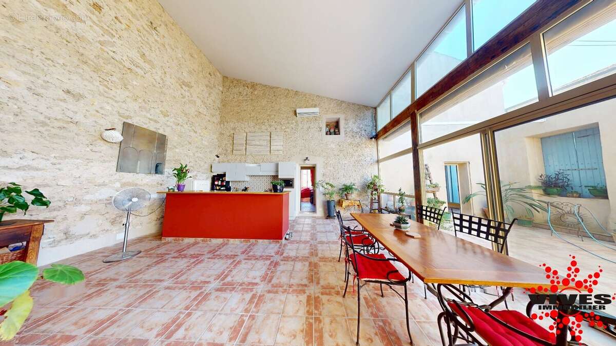 Maison de caractère de 200 m² avec terrasse tropézienne - photo 13