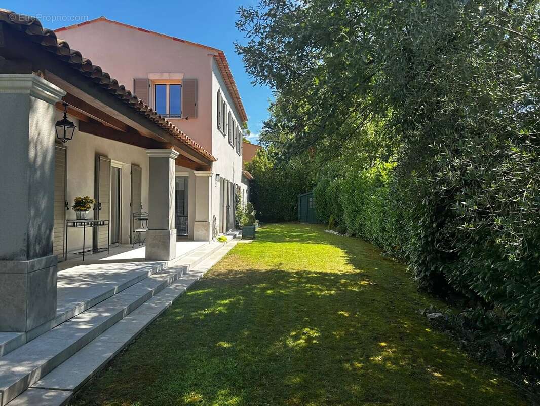 Maison à TOURRETTES