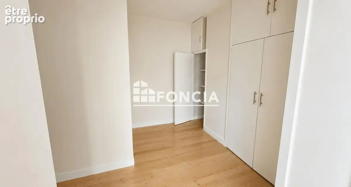  Hyper centre de Lisieux – Appartement de caractère avec ascenseur et énorme potentiel  - photo 13