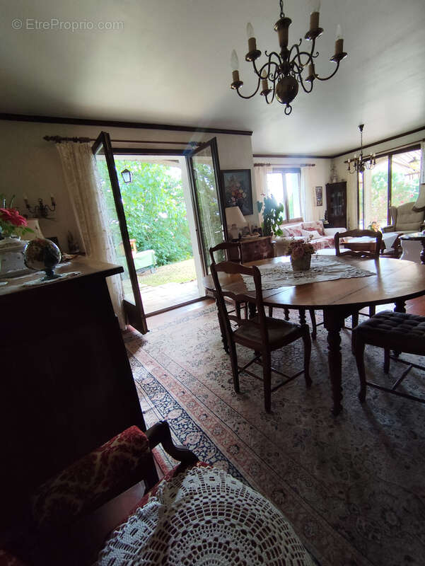 Maison à SAINT-GENIS-LES-OLLIERES