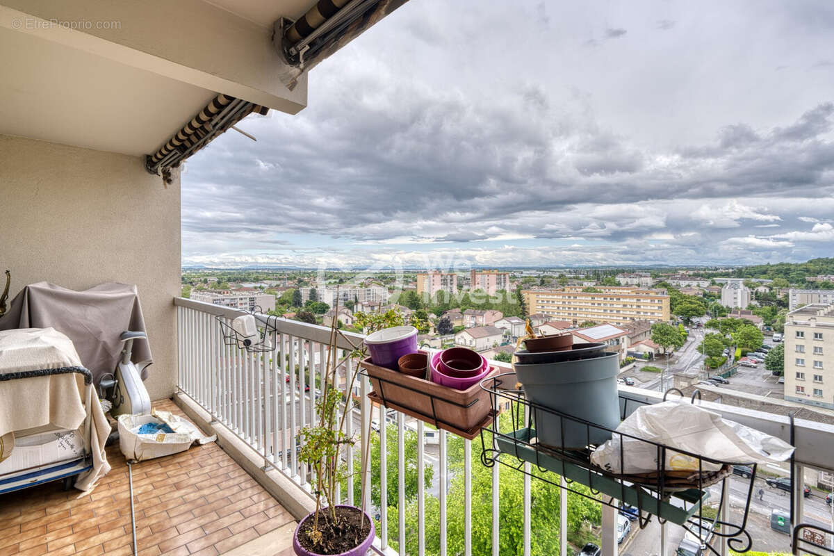 Appartement à BRON