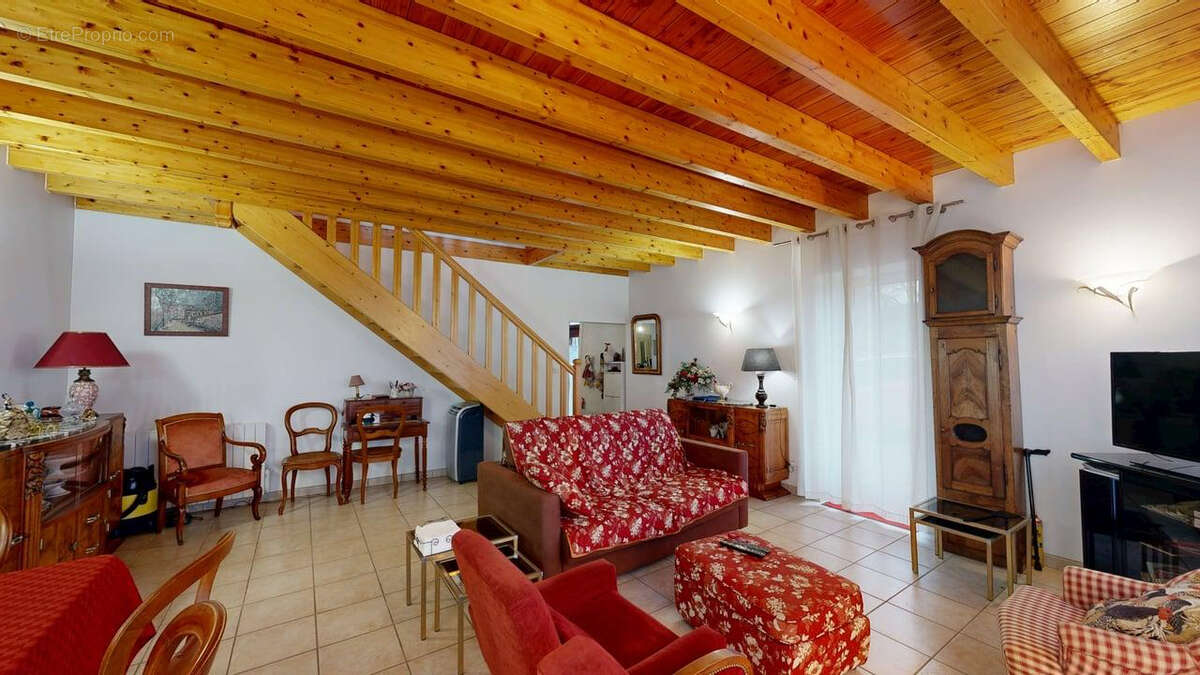 Maison à VEZERONCE-CURTIN