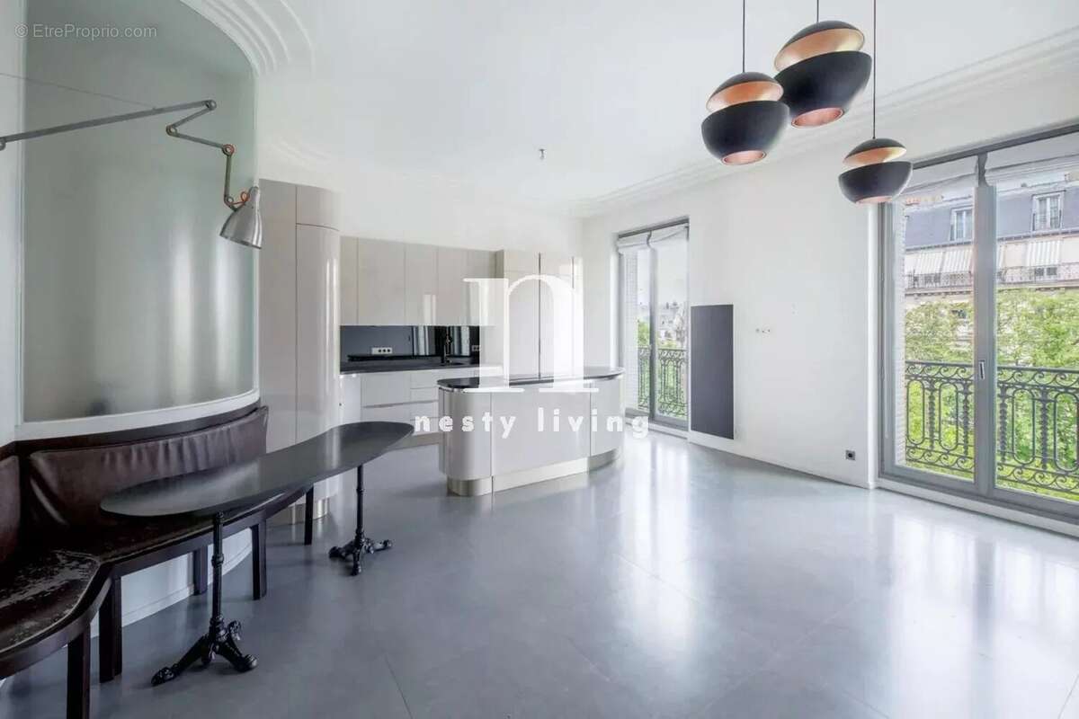 Appartement à PARIS-17E