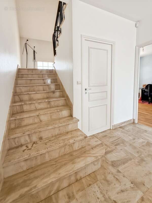 Dept de la Vienne (86) Maison contemporaine de 160 m² – Quartier recherché à l'est de la ville - photo 16