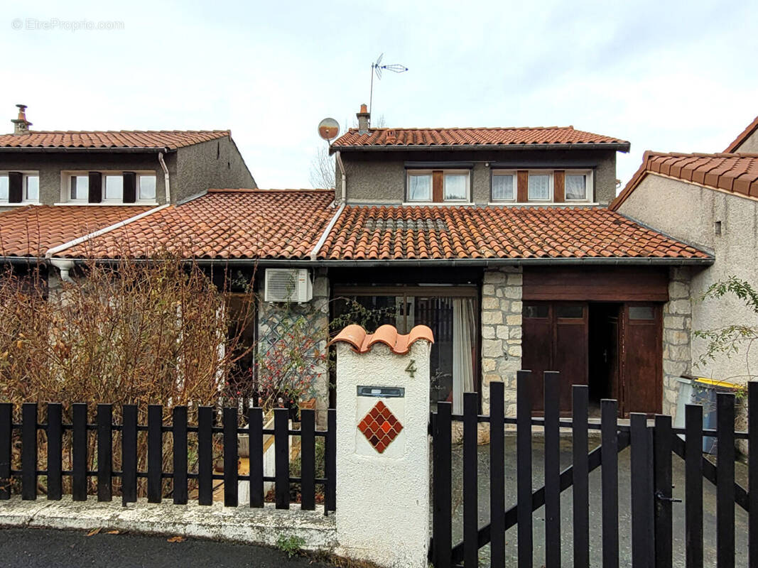 Maison à VALS-PRES-LE-PUY