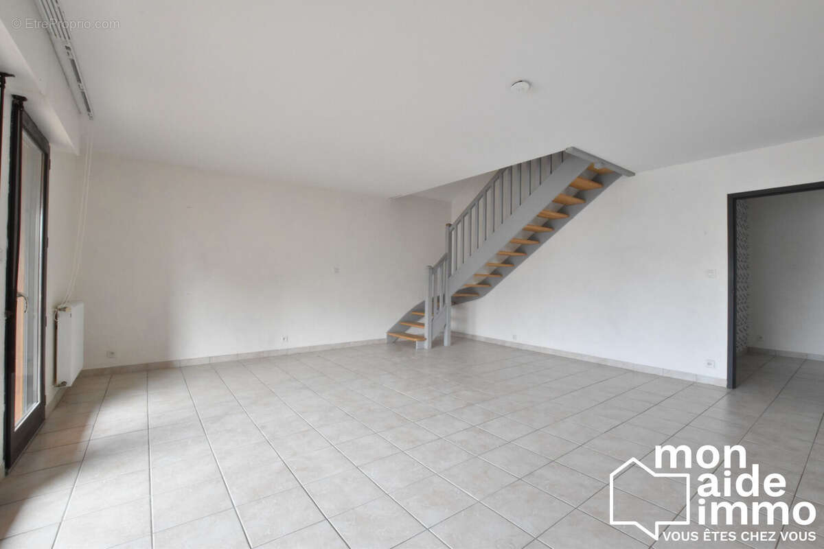 Appartement à BARAQUEVILLE