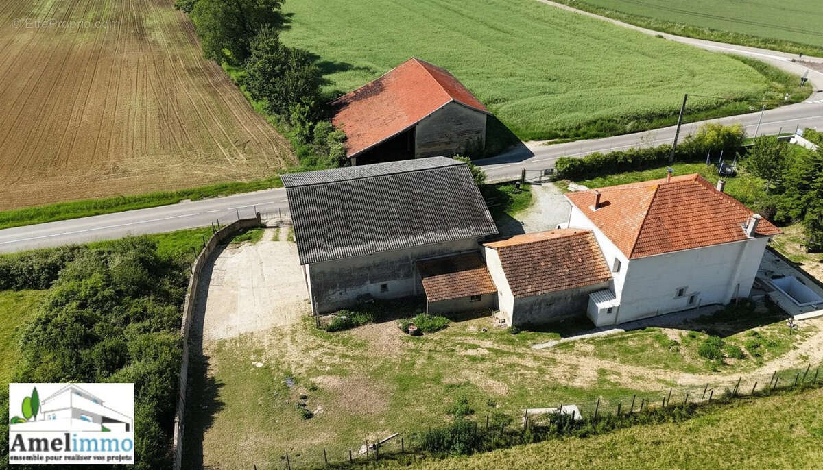Maison + hangar sur un terrain de 3365m (arrière de la maison) - Maison à MOISSIEU-SUR-DOLON