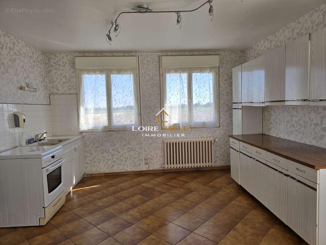 Maison à rénover avec vue Loire et nombreuses dépendances - photo 4