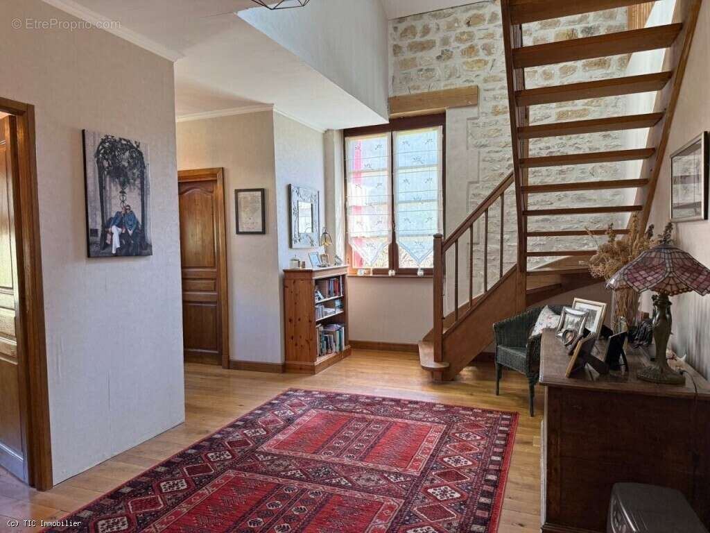 Maison à NANTEUIL-EN-VALLEE