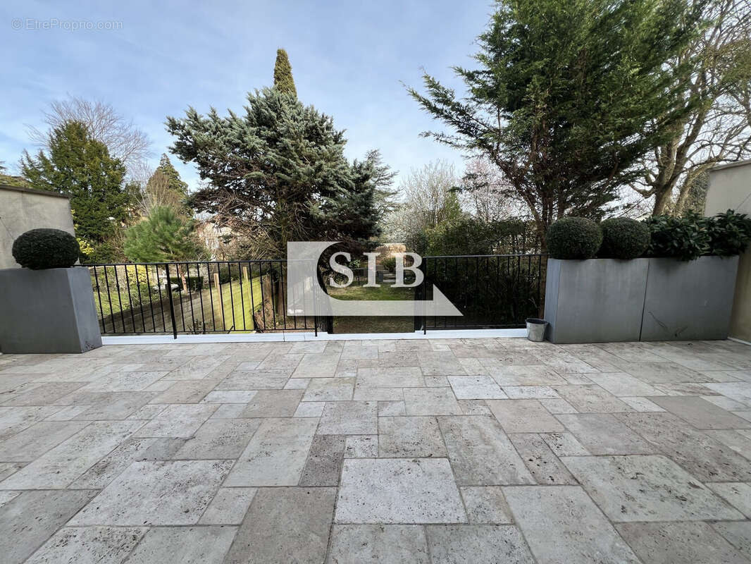 Maison à VERRIERES-LE-BUISSON