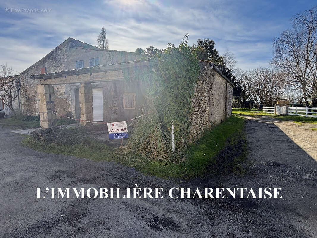 Parking à L'EGUILLE