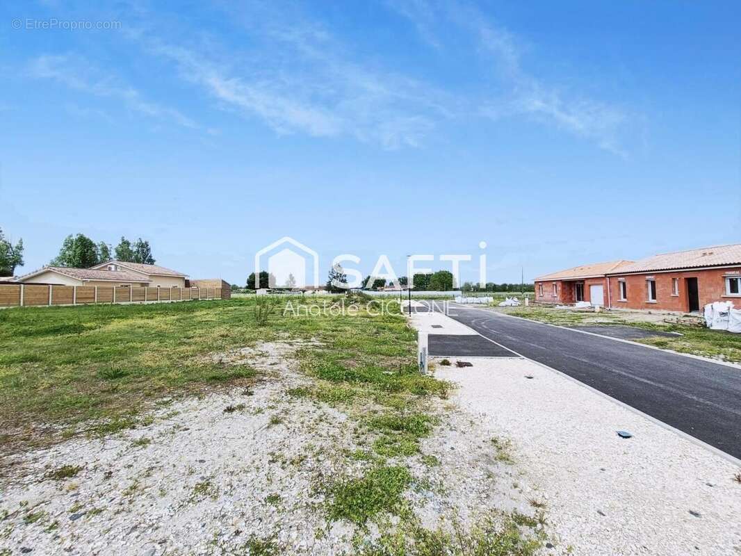 Photo 2 - Terrain à CUSSAC-FORT-MEDOC