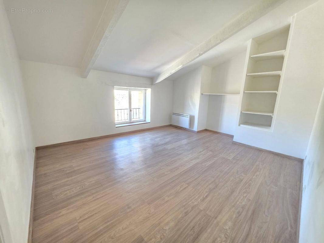 Appartement à MONTAREN-ET-SAINT-MEDIERS