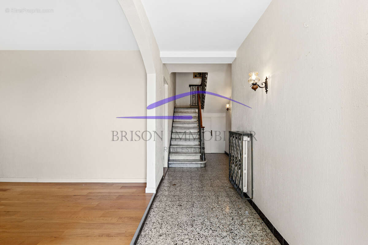 Maison à SAINT-LAURENT-DU-VAR