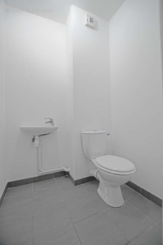 BRUZ - Proche Gare - Appartement T3 refait à Neuf - photo 7