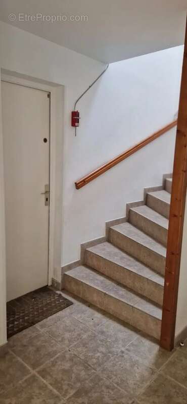 Appartement à VENEUX-LES-SABLONS