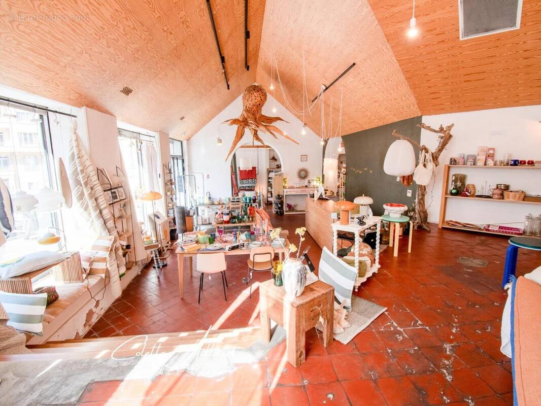 Photo 1 - Commerce à MARSEILLE-6E