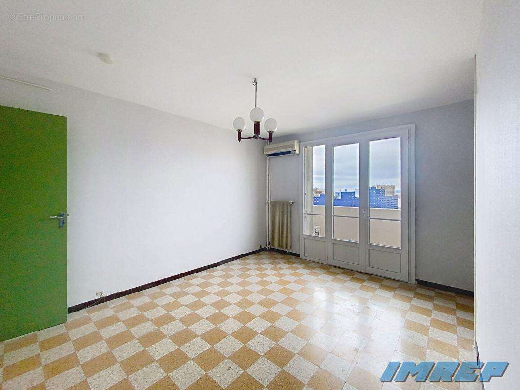 Appartement à MARSEILLE-4E