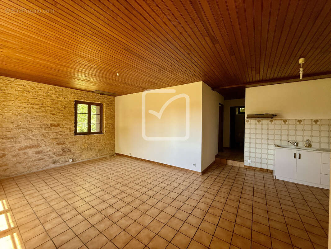 Maison à MARCILLAC-SAINT-QUENTIN