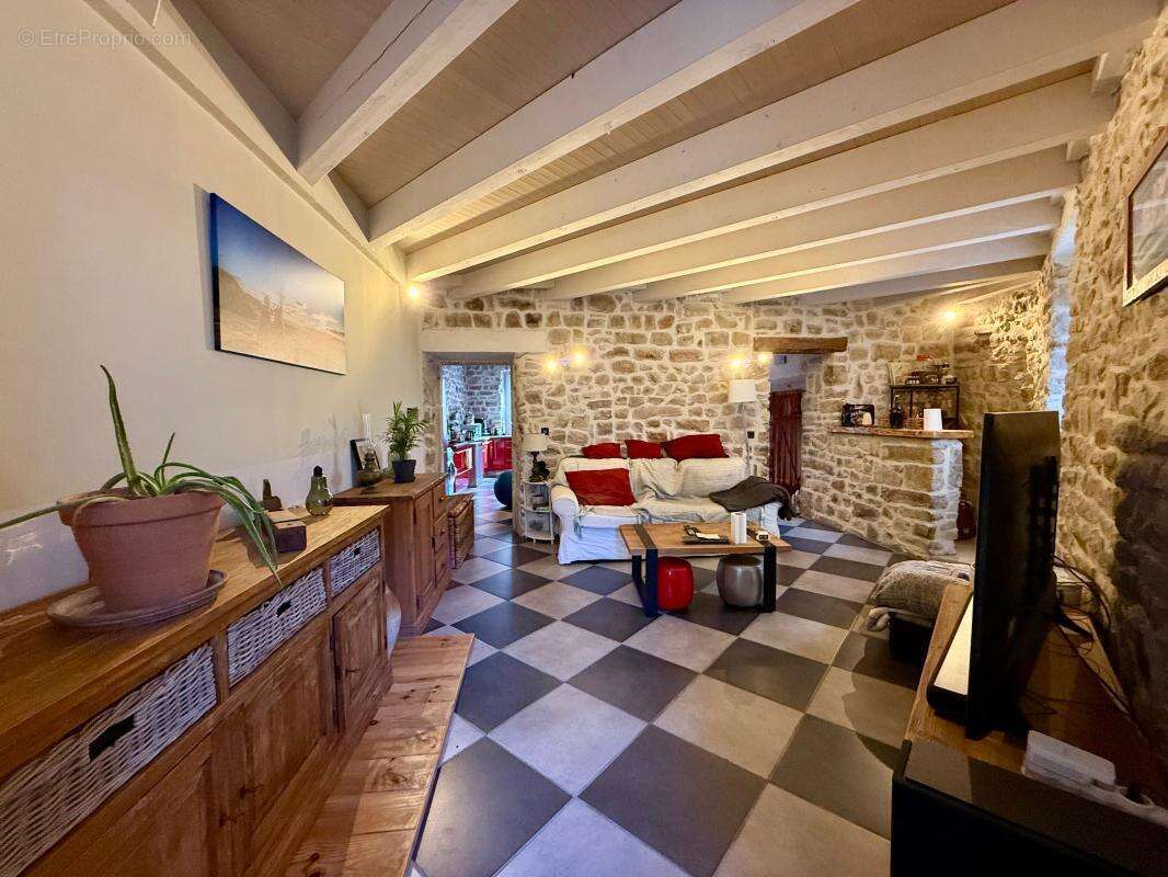 Maison à LABLACHERE
