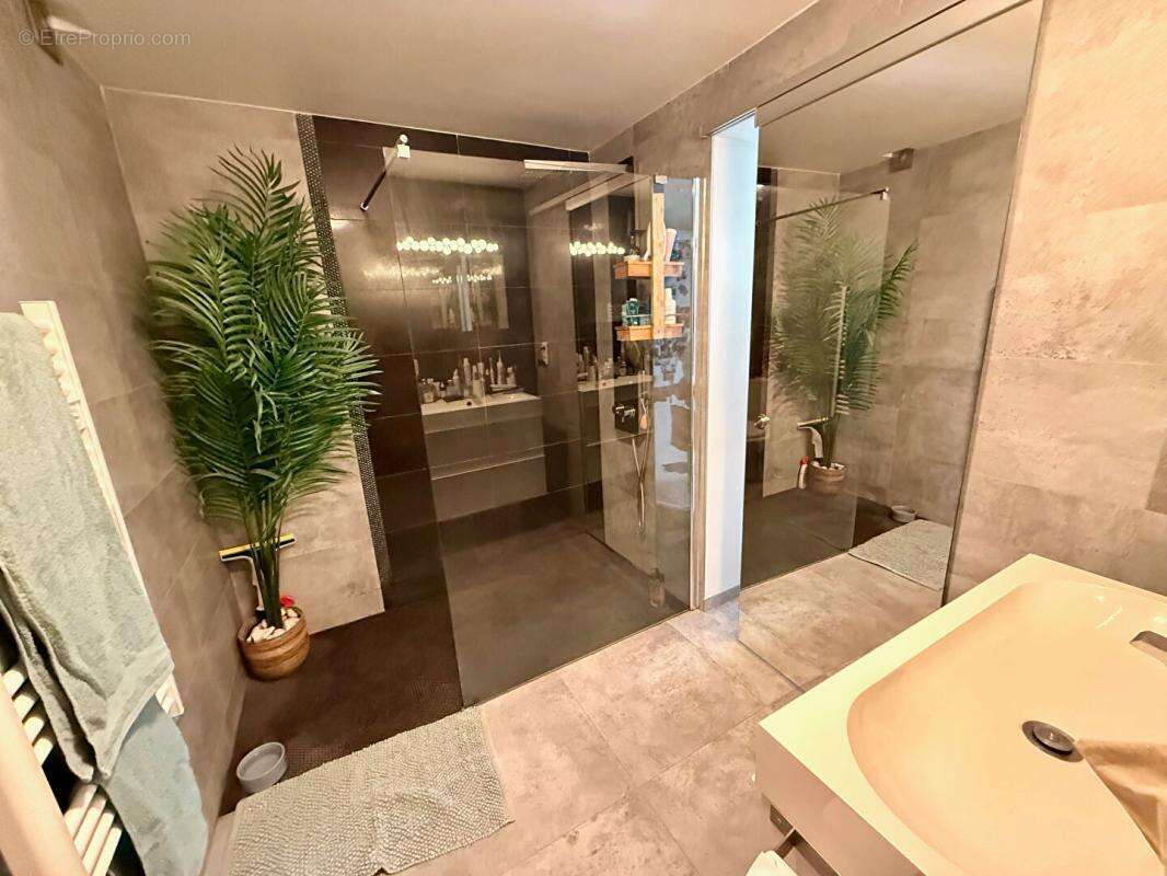 Appartement à VENELLES