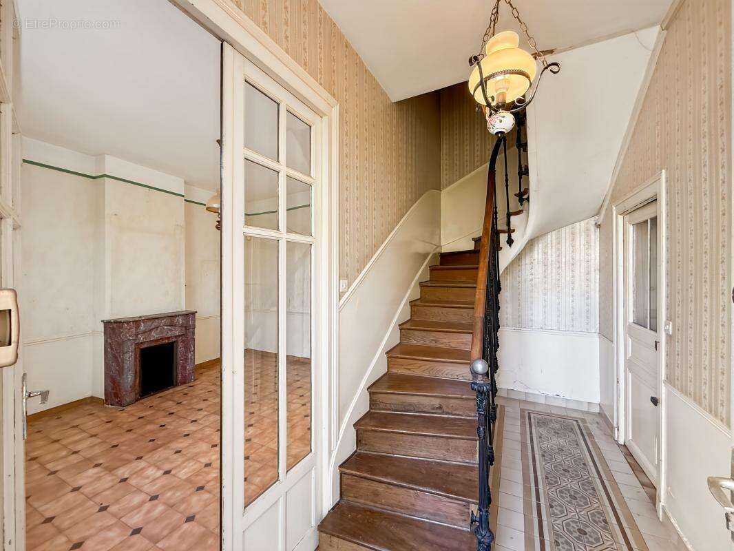 Maison À Vendre Secteur Clairmarais à Reims, Jardin et Box de rangement - photo 3