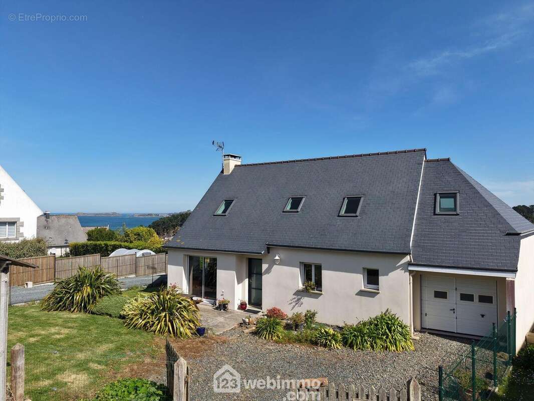 Maison à TREDREZ-LOCQUEMEAU