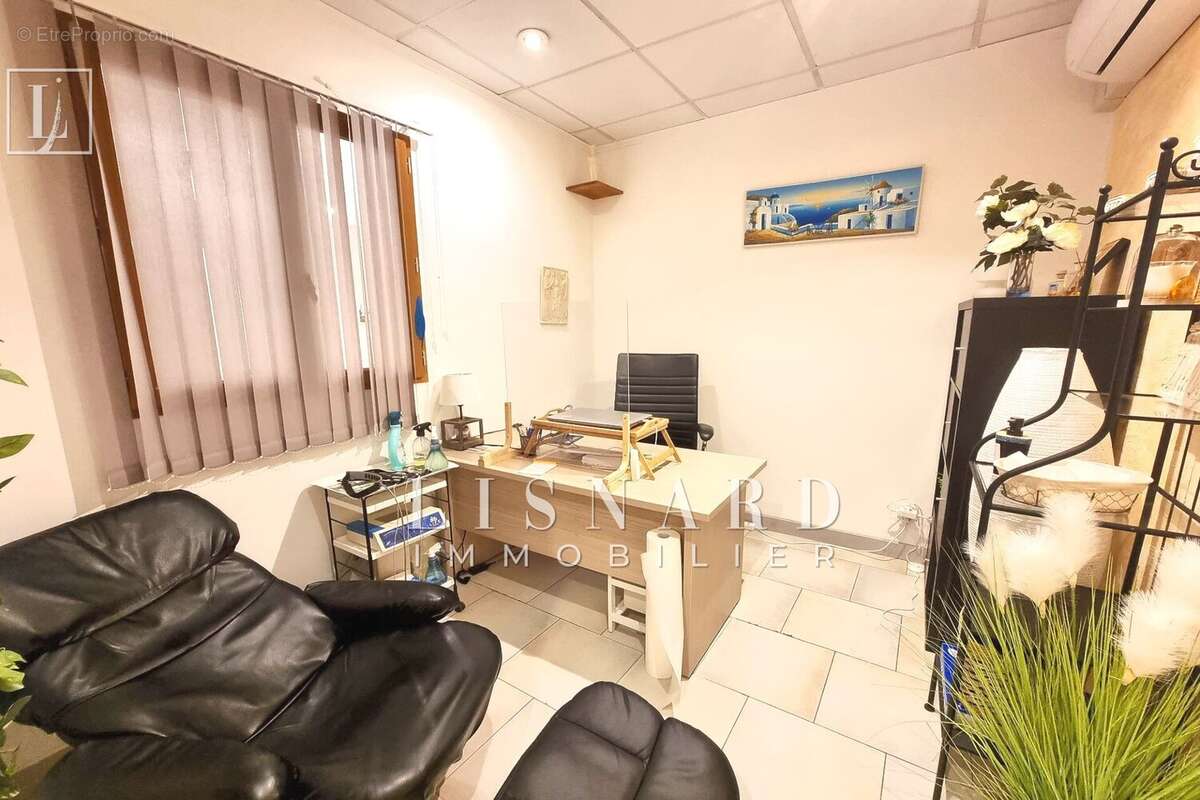 Commerce à VALLAURIS