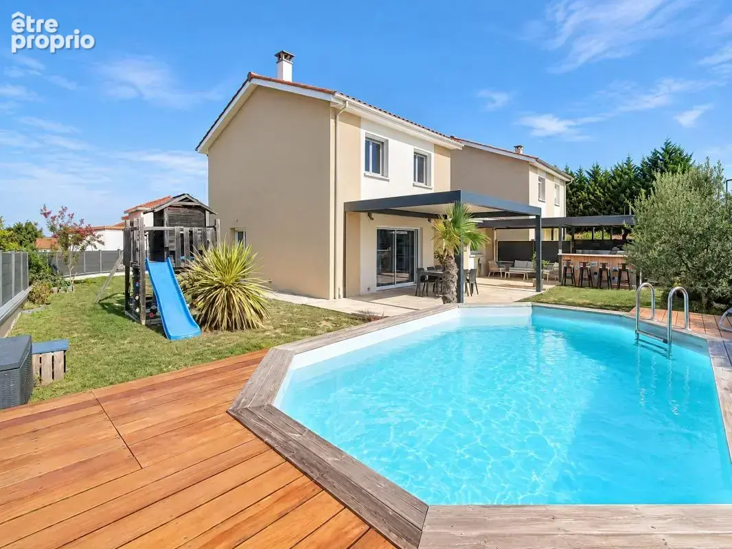 Maison - 3 Chambres - Garage - 2 Terrasses - Pergola - Cuisine extérieure - Piscine - Jardin - Au cœur du village - photo 2