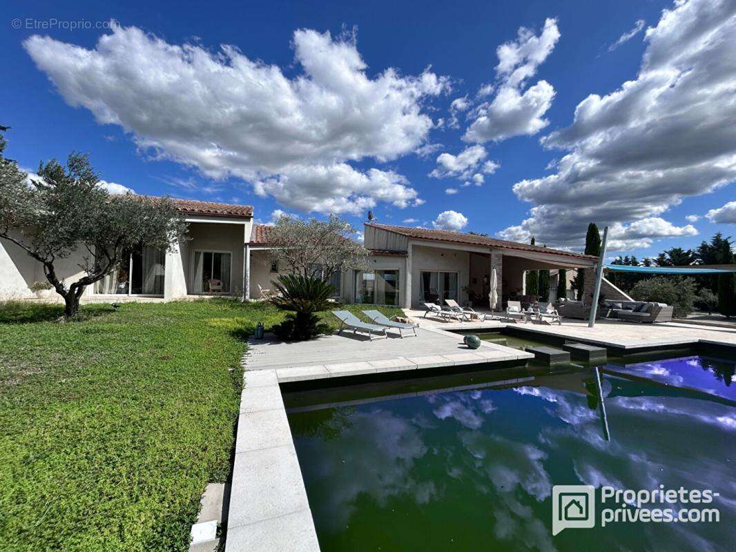 Maison à PERNES-LES-FONTAINES