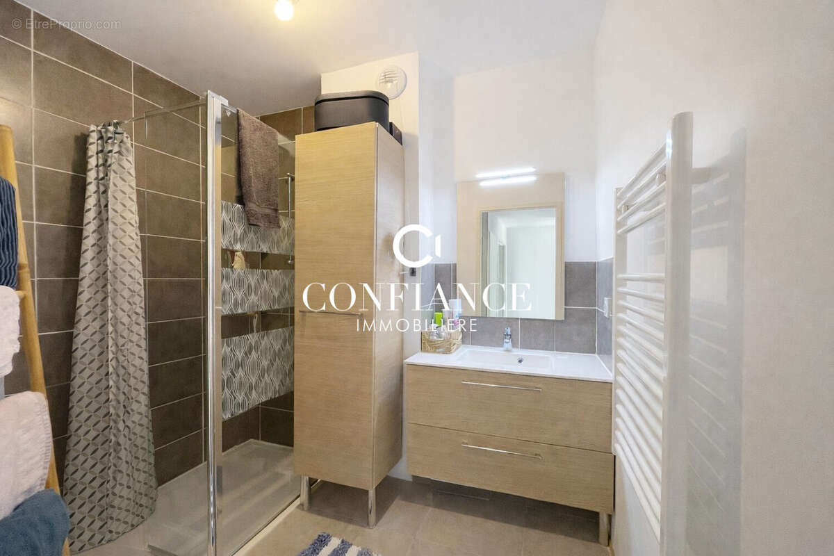 Appartement à CARROS