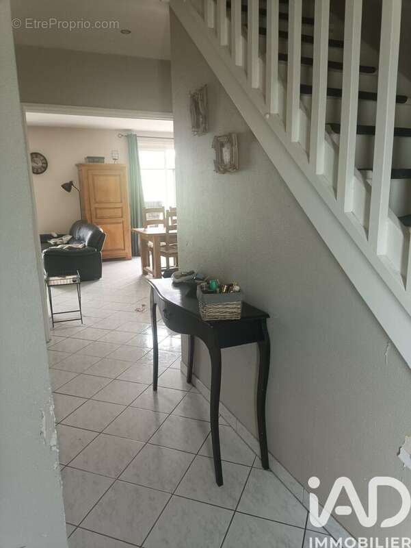Maison 100 m² à Neuville-Ferrieres  - photo 2