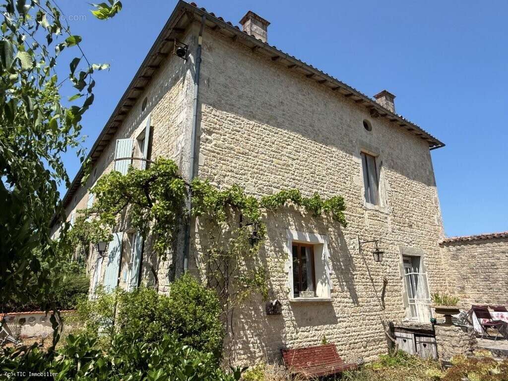 Belle Maison Sur Un Parc de 4843m² Avec Piscine - photo 18