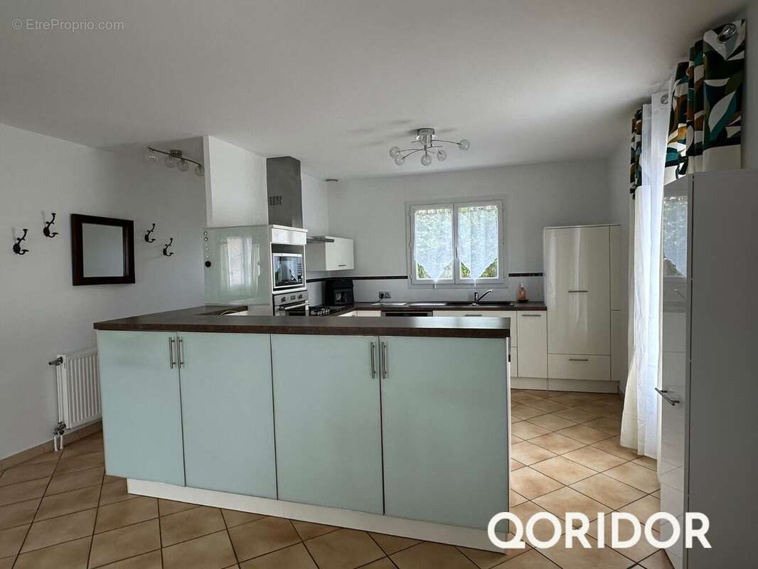 Maison 175 m² à Montanay  - photo 7
